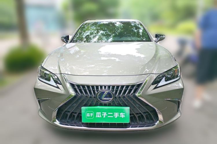 Used Lexus ES 2021 300h Excellence Edition Front