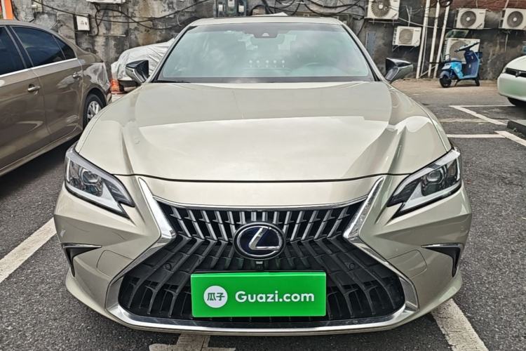 Used Lexus ES 2021 300h Excellence Edition Front