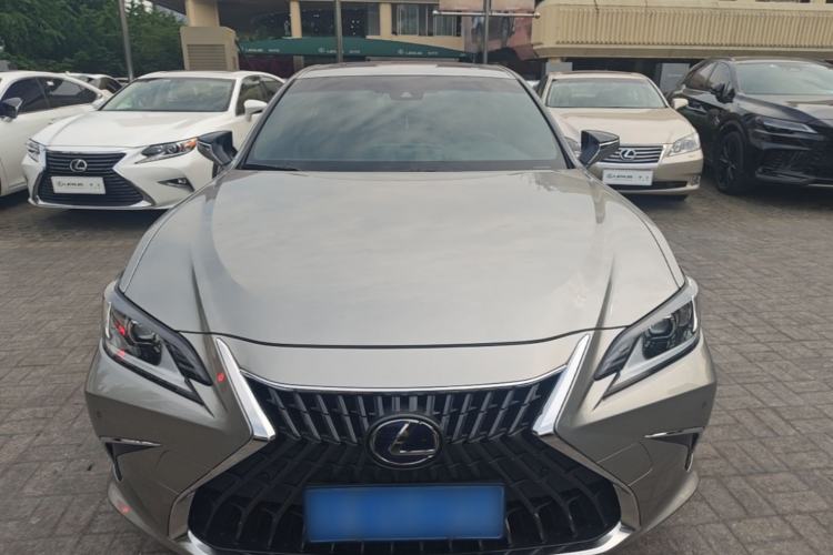 Used Lexus ES 2021 300h Excellence Edition Front