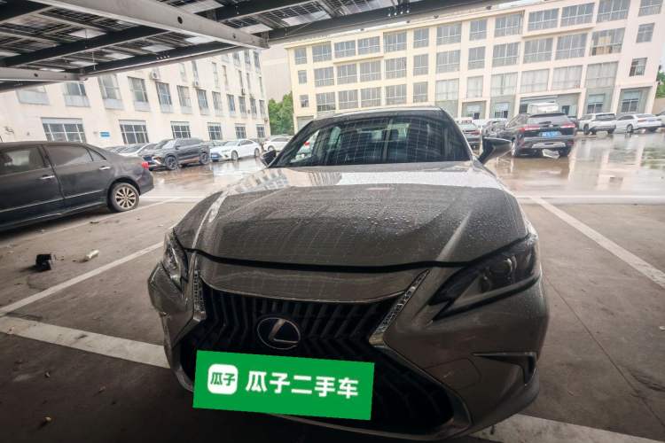 Used Lexus ES 2021 300h Excellence Edition Front
