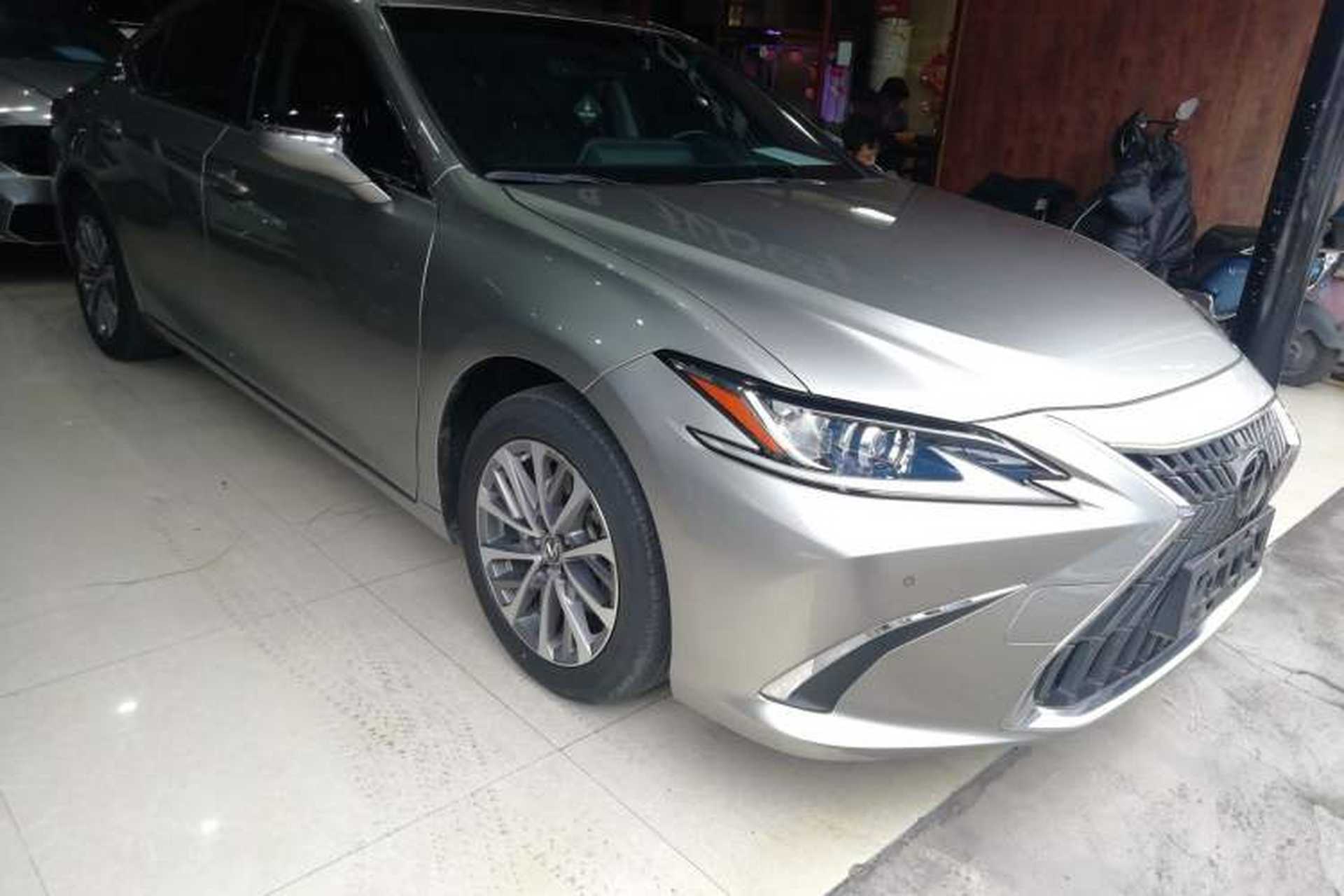 Used Lexus ES 2021 260 Excellence Edition Front Right 45 Deg