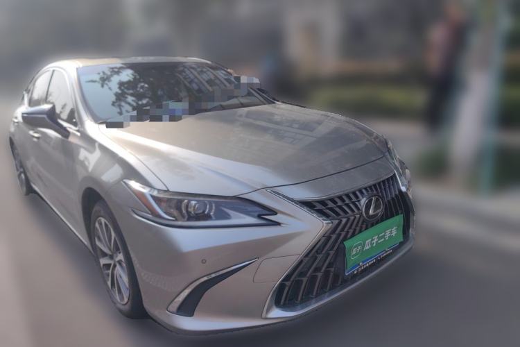 Used Lexus ES 2021 200 Excellence Edition Front Right 45 Deg