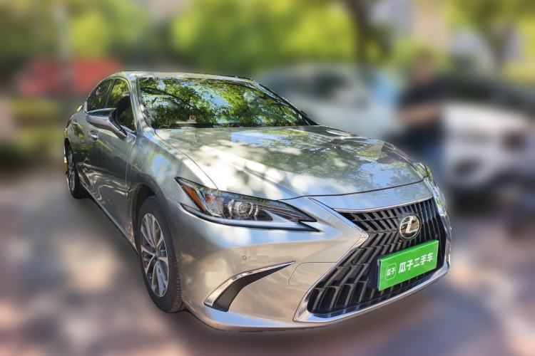 Used Lexus ES 2021 200 Excellence Edition Front Right 45 Deg