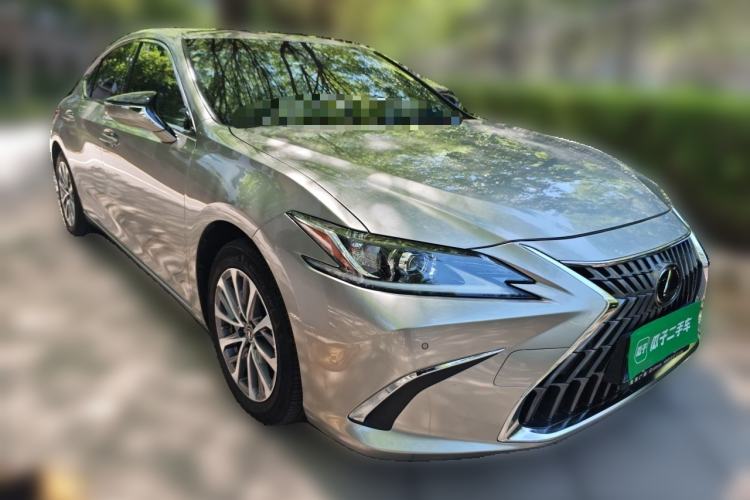 Used Lexus ES 2021 200 Luxury Edition Front Right 45 Deg