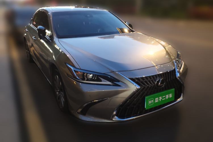 Used Lexus ES 2021 200 Excellence Edition Front Right 45 Deg