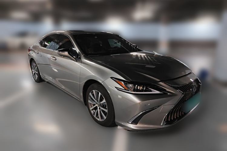 Used Lexus ES 2021 300h Excellence Edition Front Right 45 Deg