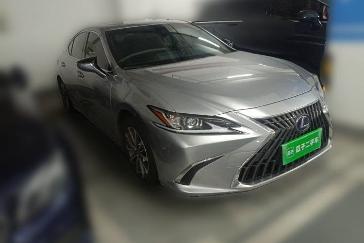 Used Lexus ES 2021 300h Excellence Edition Front Right 45 Deg