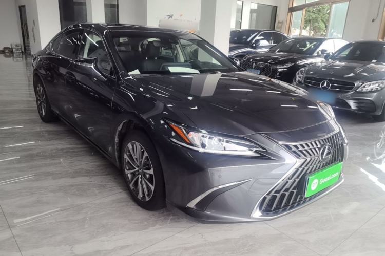 Used Lexus ES 2021 200 Excellence Edition Front Right 45 Deg