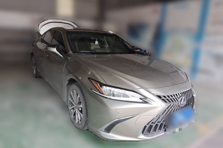 Used Lexus ES 2021 300h Excellence Edition Front Right 45 Deg