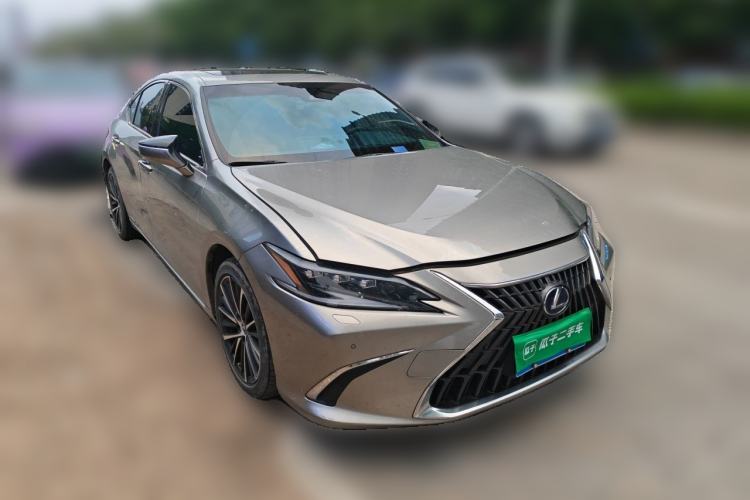 Used Lexus ES 2021 300h Deluxe Edition Front Right 45 Deg