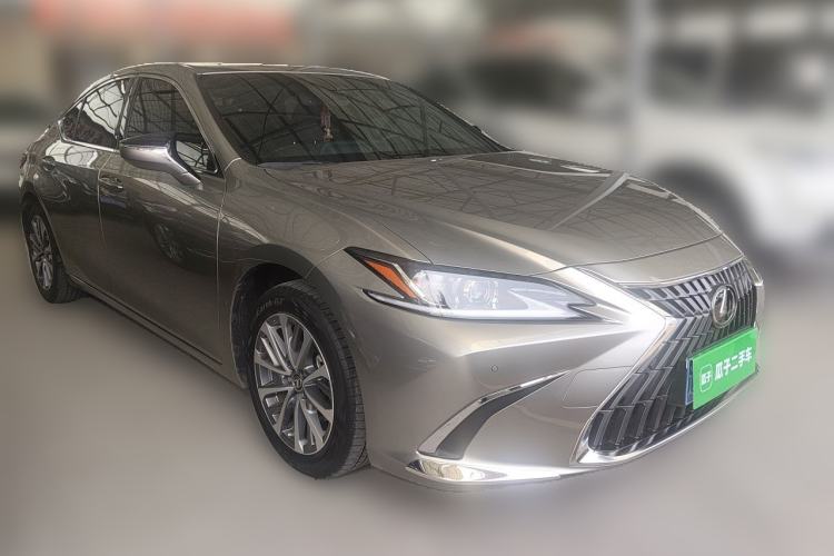 Used Lexus ES 2021 200 Excellence Edition Front Right 45 Deg