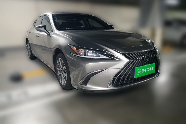 Used Lexus ES 2021 200 Luxury Edition Front Right 45 Deg