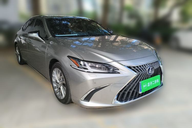 Used Lexus ES 2021 300h Executive Edition Front Right 45 Deg