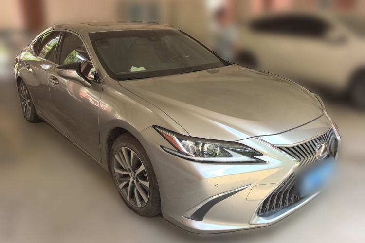 Used Lexus ES 2021 300h Excellence Edition Front Right 45 Deg