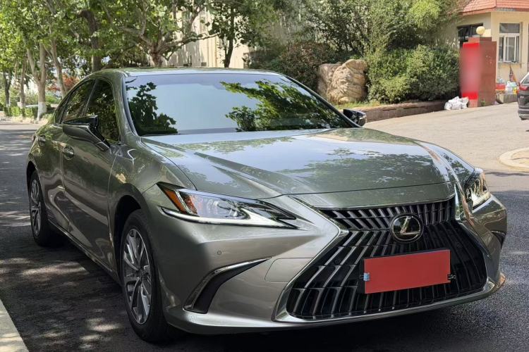 Used Lexus ES 2021 200 Excellence Edition Front Right 45 Deg