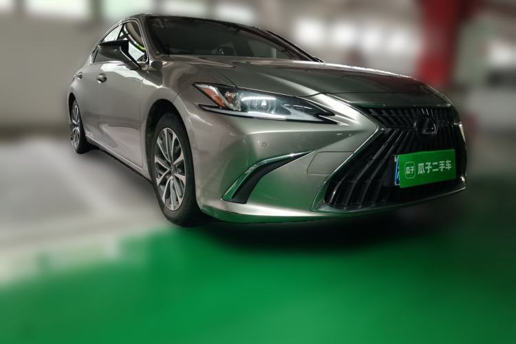 Used Lexus ES 2021 300h Excellence Edition Front Right 45 Deg