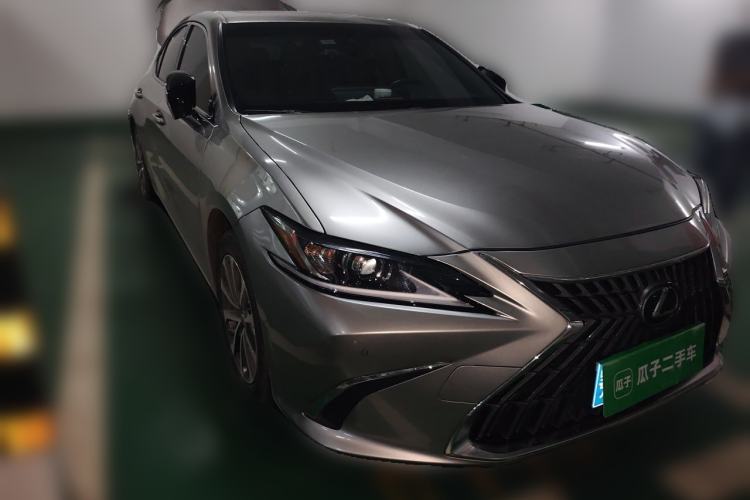 Used Lexus ES 2021 260 Excellence Edition Front Right 45 Deg