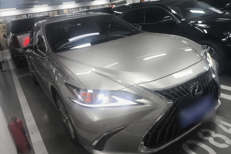 Used Lexus ES 2021 200 Excellence Edition Front Right 45 Deg
