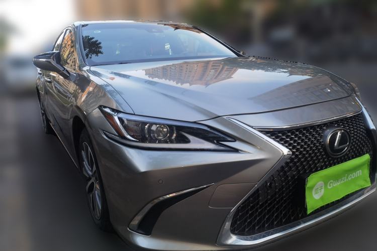 Used Lexus ES 2021 200 Excellence Edition Front Right 45 Deg