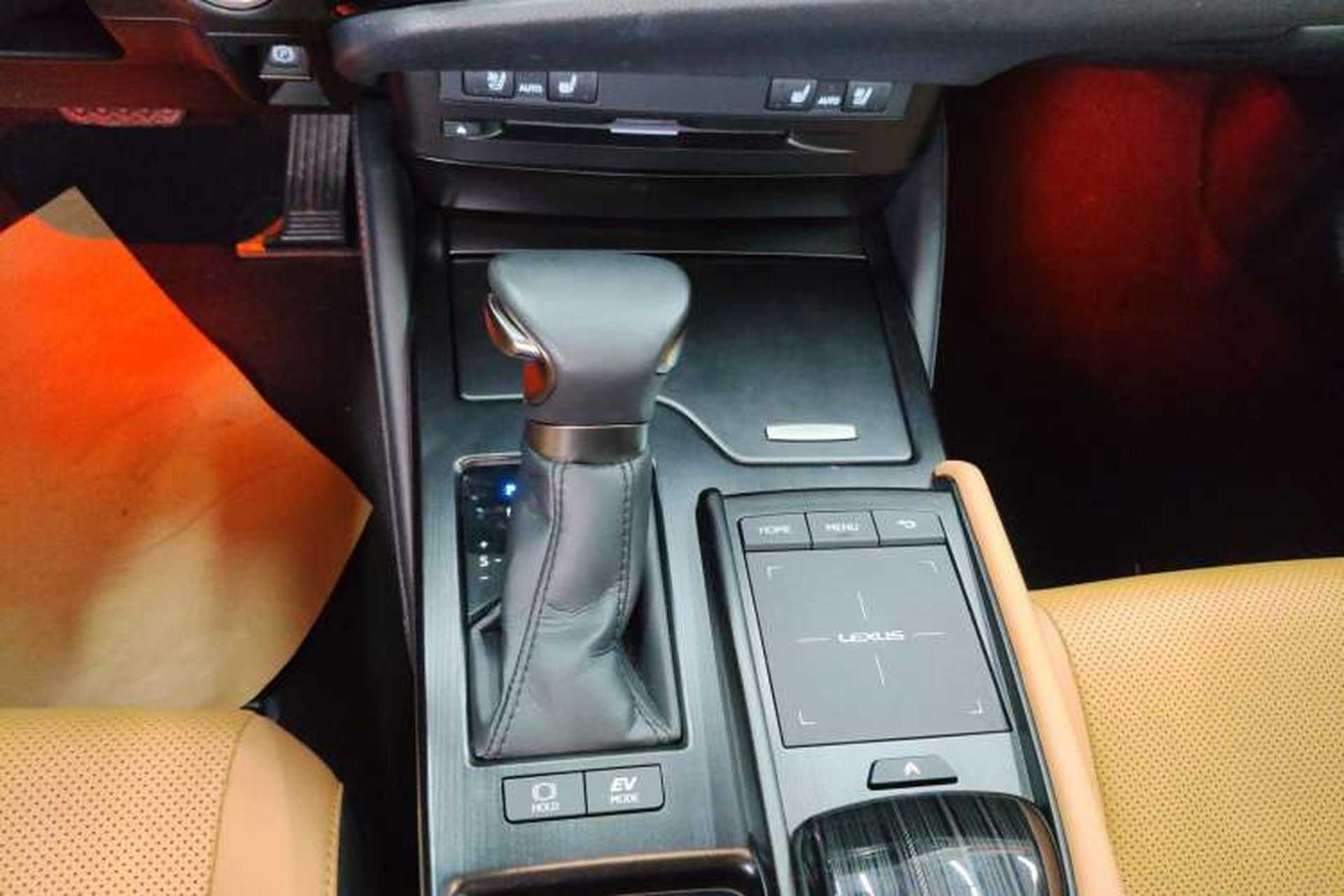 Used Lexus ES 2021 300h Deluxe Edition Gear Lever