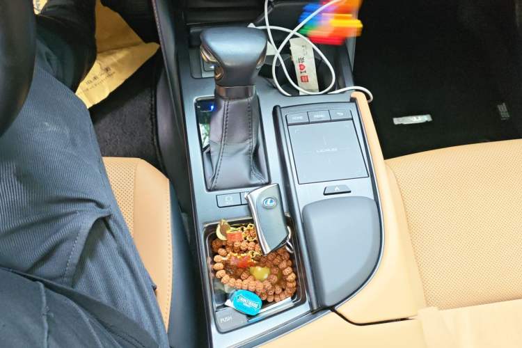 Used Lexus ES 2021 300h Excellence Edition Gear Lever