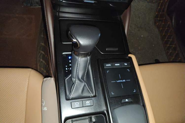 Used Lexus ES 2021 300h Excellence Edition Gear Lever