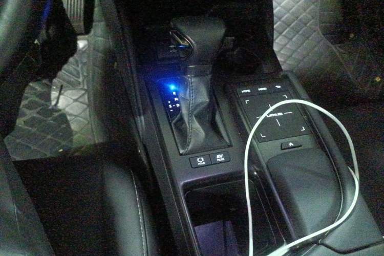 Used Lexus ES 2021 300h Excellence Edition Gear Lever