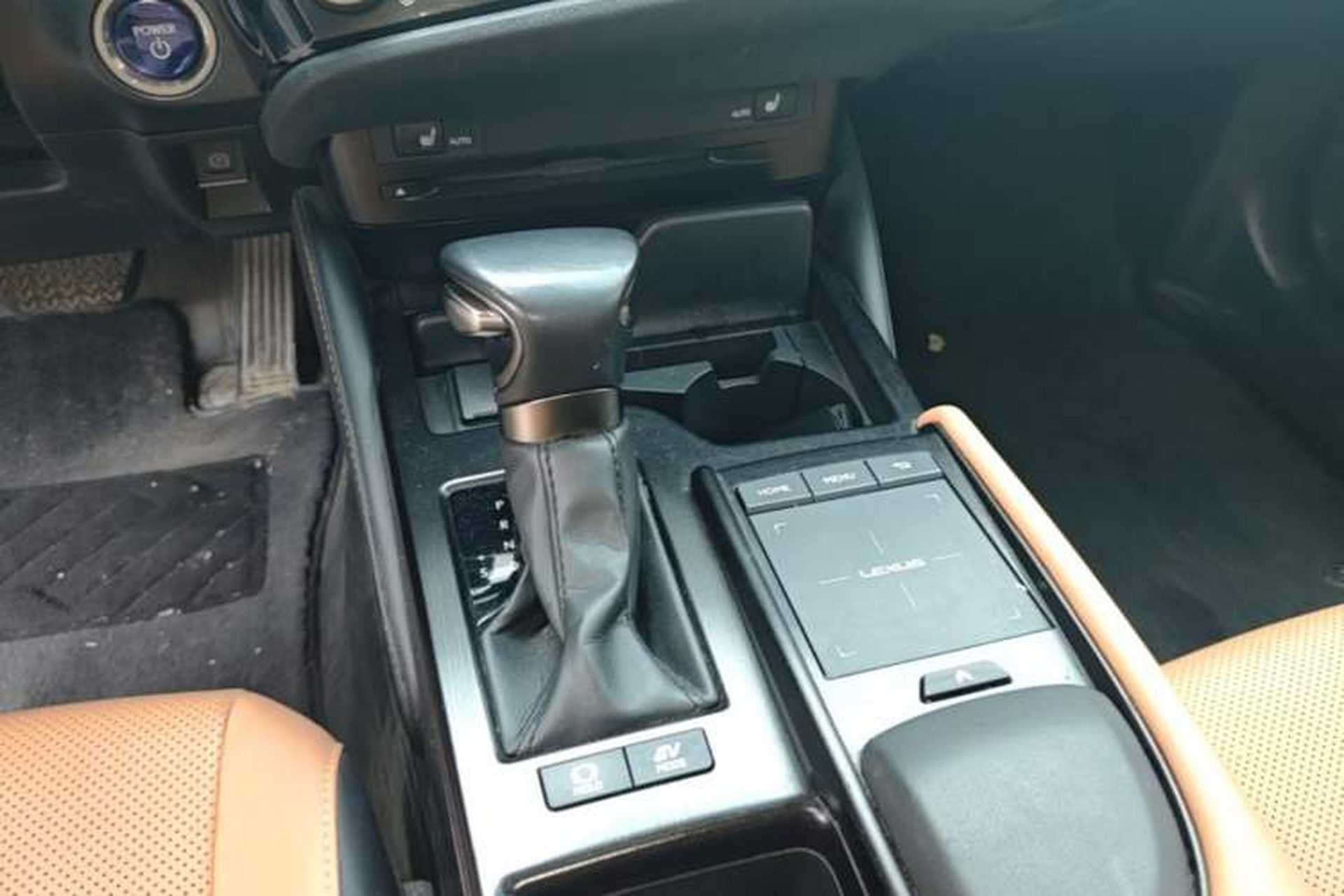 Used Lexus ES 2021 300h Excellence Edition Gear Lever