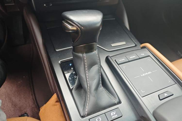 Used Lexus ES 2021 300h Excellence Edition Gear Lever