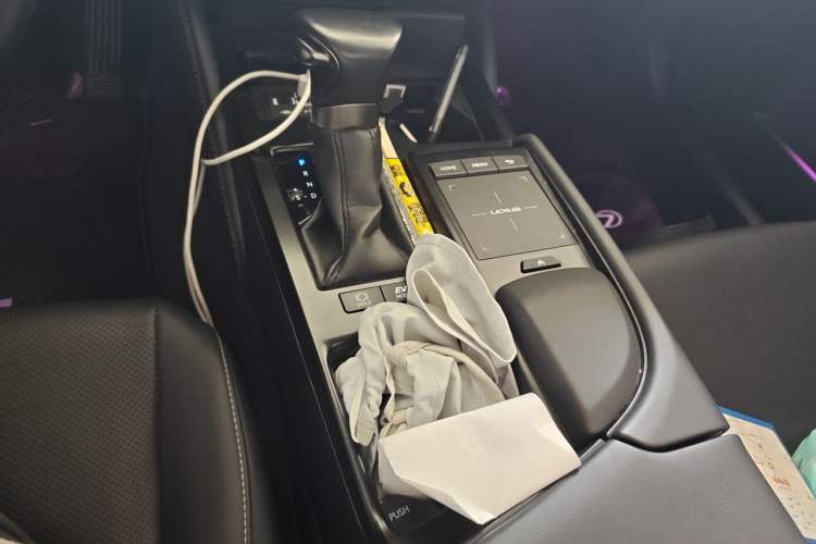 Used Lexus ES 2021 300h Excellence Edition Gear Lever