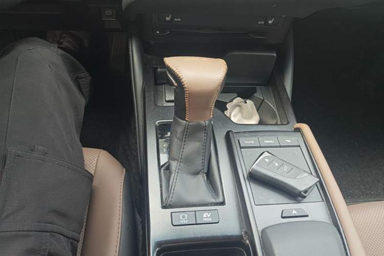 Used Lexus ES 2021 300h Excellence Edition Gear Lever