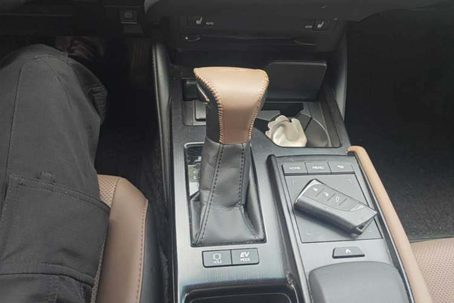 Used Lexus ES 2021 300h Excellence Edition Gear Lever
