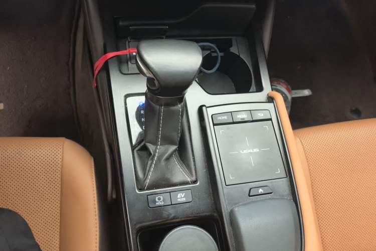 Used Lexus ES 2021 300h Excellence Edition Gear Lever
