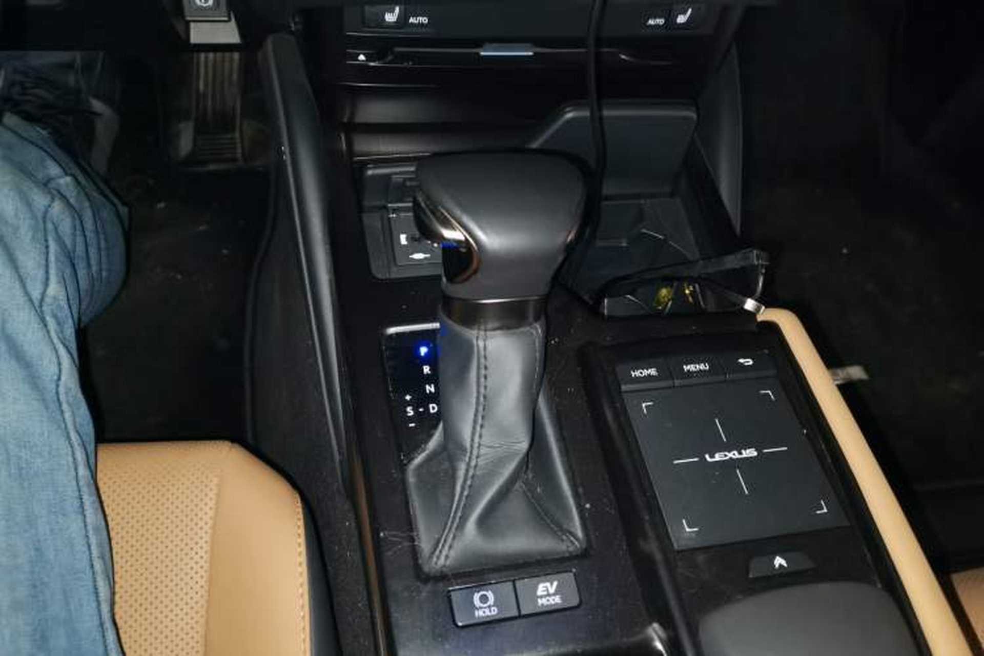 Used Lexus ES 2021 300h Excellence Edition Gear Lever