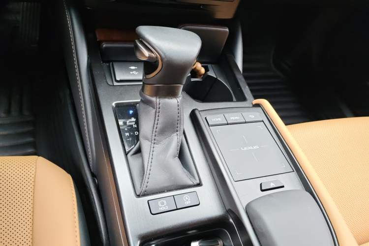 Used Lexus ES 2021 200 Luxury Edition Gear Lever