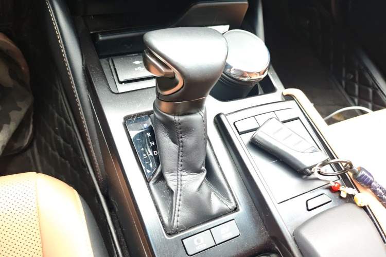 Used Lexus ES 2021 300h Deluxe Edition Gear Lever