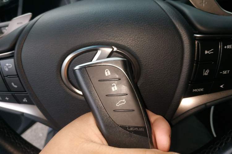 Used Lexus ES 2021 300h Deluxe Edition Interior 1