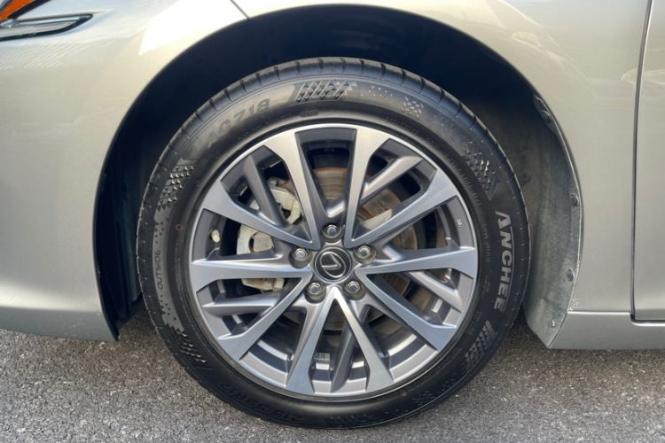 Used Lexus ES 2021 260 Excellence Edition Interior 13