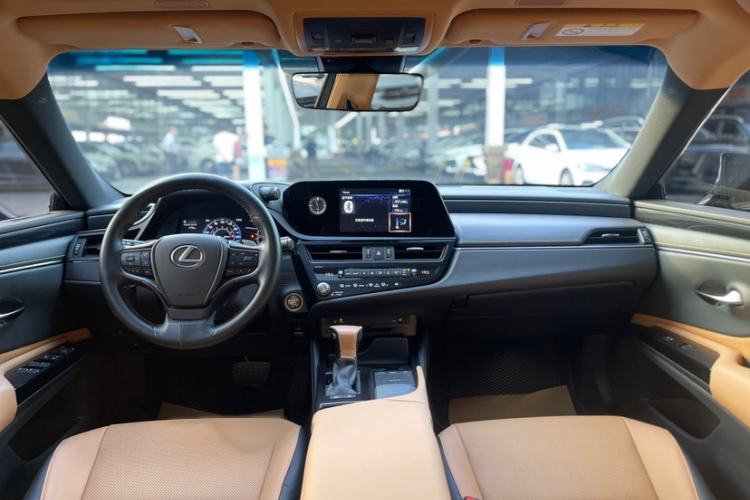 Used Lexus ES 2021 260 Excellence Edition Interior 14