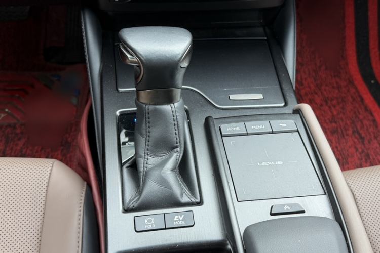 Used Lexus ES 2021 300h Excellence Edition Interior 2