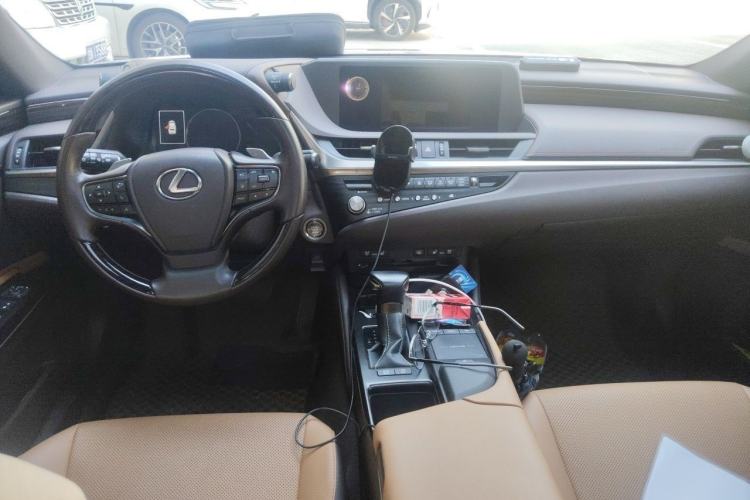 Used Lexus ES 2021 200 Luxury Edition Interior 2