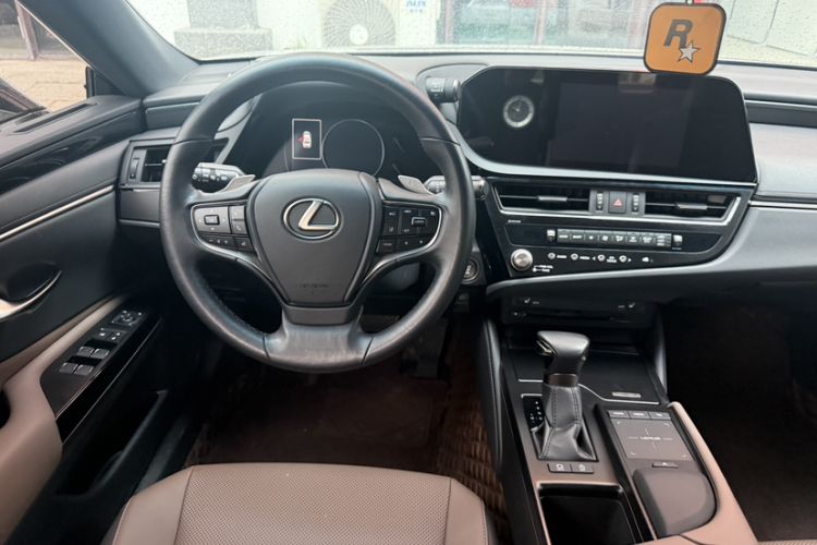 Used Lexus ES 2021 200 Excellence Edition Interior 2