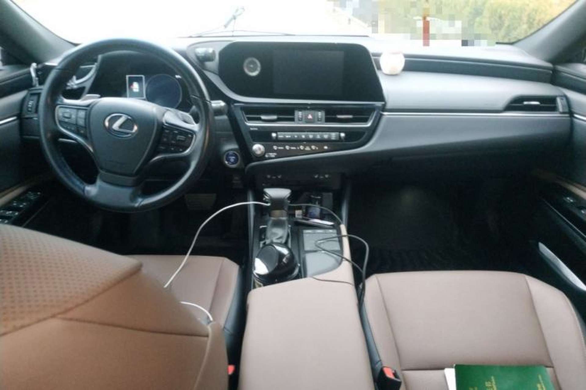 Used Lexus ES 2021 300h Deluxe Edition Interior 2