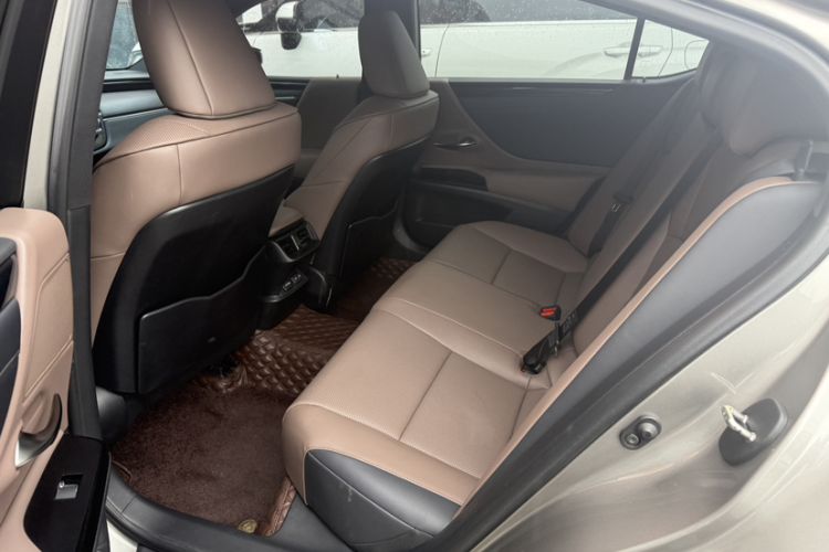 Used Lexus ES 2021 200 Excellence Edition Interior 3