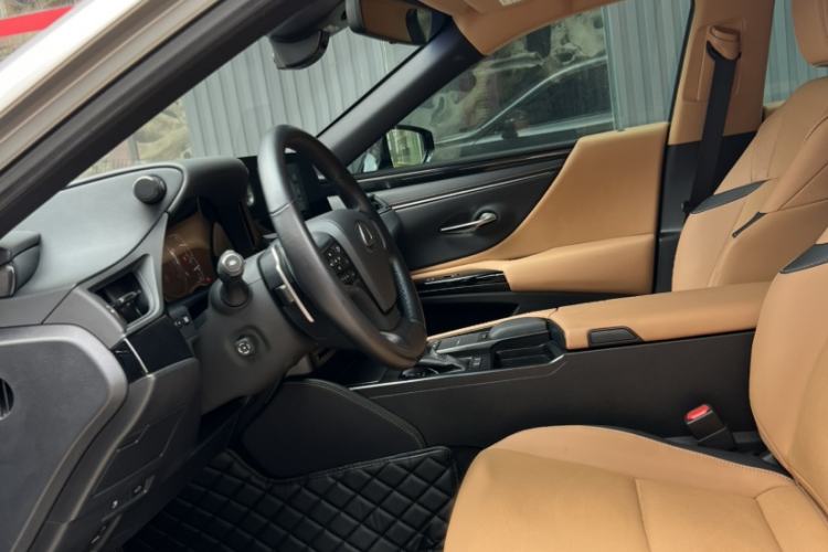 Used Lexus ES 2021 200 Excellence Edition Interior 3