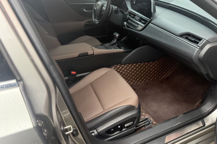 Used Lexus ES 2021 200 Excellence Edition Interior 4