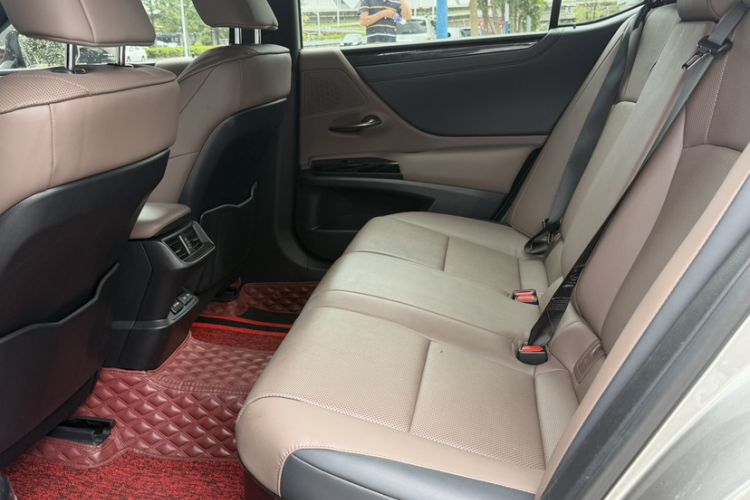 Used Lexus ES 2021 300h Excellence Edition Interior 5