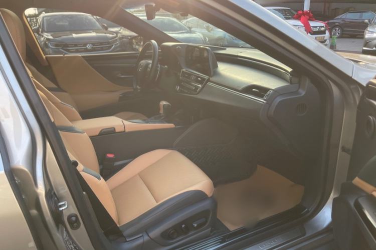 Used Lexus ES 2021 260 Excellence Edition Interior 5