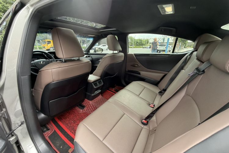Used Lexus ES 2021 300h Excellence Edition Interior 6
