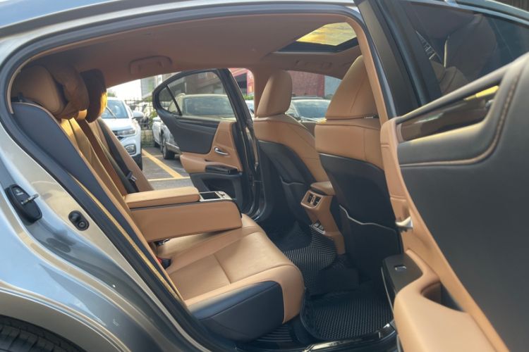 Used Lexus ES 2021 260 Excellence Edition Interior 6